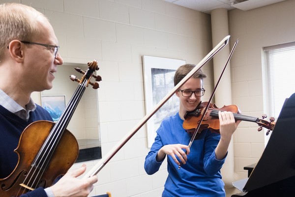 Igor Klanin teaching a violin lesson to a student