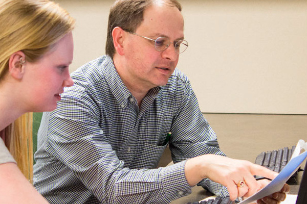 Psychology student Lexi Scharmer conducts research with Professor of Psychology David Njus.