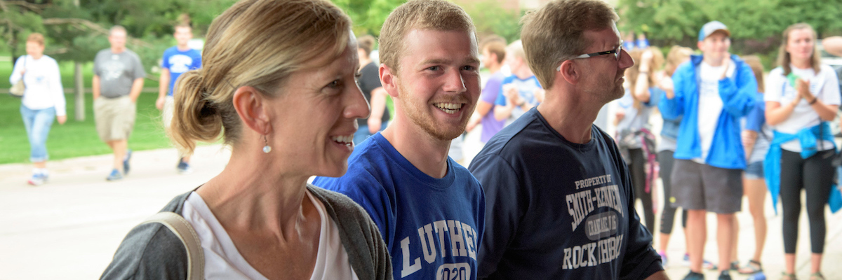 Parents with first-year student enter the CFL during move-in day.